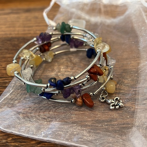 NWT GEMSTONE STRETCHY BRACELET - Picture 1 of 5